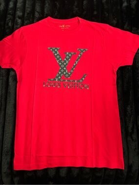 New Men’s Luxury LV Red with Black Graphic T-shirt Size M
